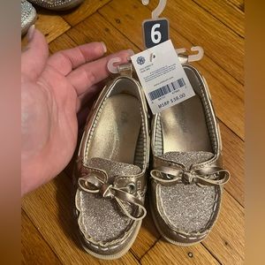 OshKosh Toddler Size 6. Gold glitter boater shoes.